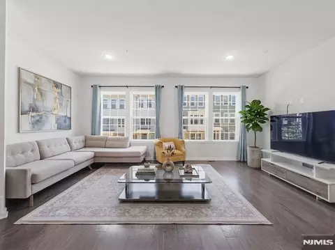 85 Truman Dr, Wood Ridge, NJ 07075