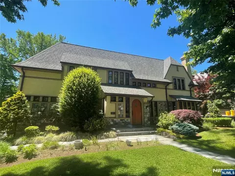 314 Winthrop Rd, Teaneck, NJ 07666
