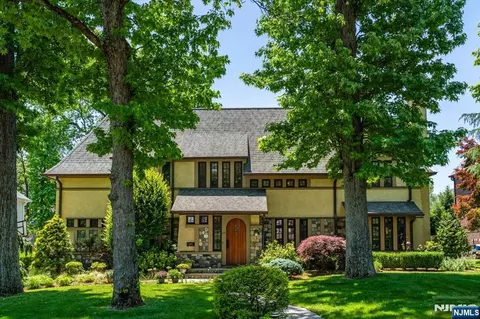314 Winthrop Rd, Teaneck, NJ 07666