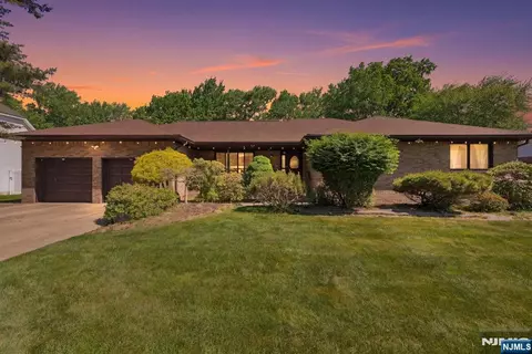 16 Cutter Ave, Edison, NJ 08820