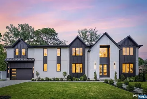 75 Susan Dr, Closter, NJ 07624
