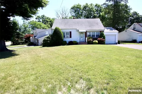17-19 Greenwood Dr, Fair Lawn, NJ 07410