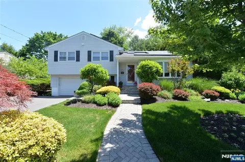 14-29 Lucena Dr, Fair Lawn, NJ 07410
