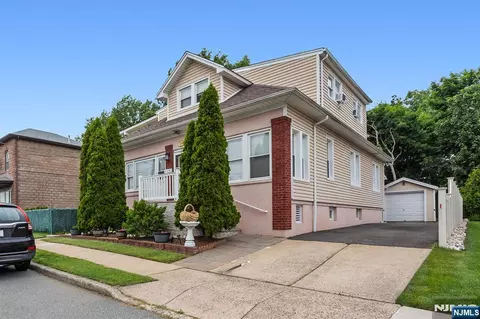 39 Chamberlain Ave, Elmwood Park, NJ 07407