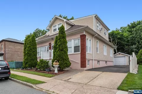39 Chamberlain Ave, Elmwood Park, NJ 07407