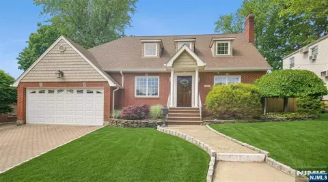 346 Roosevelt Ave, Hasbrouck Heights, NJ 07604