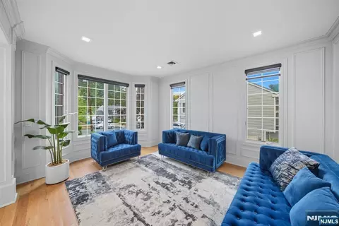Living - 146 Stuart St, Paramus, NJ 07652 photo 1 of 2