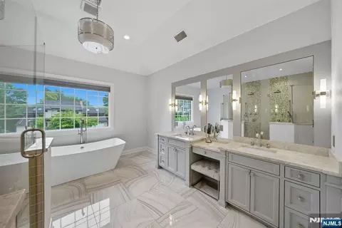 Bath - 146 Stuart St, Paramus, NJ 07652 photo 2 of 5