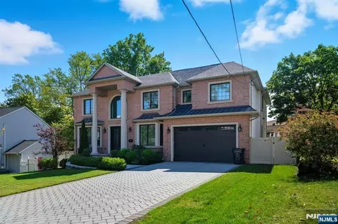 146 Stuart St, Paramus, NJ 07652
