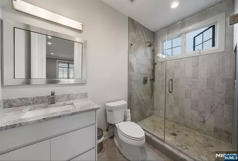 Bath - 146 Stuart St, Paramus, NJ 07652 photo 4 of 5