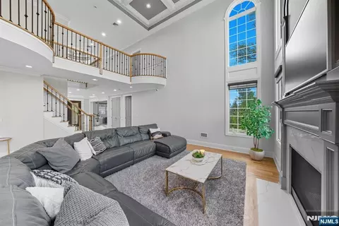 Living - 146 Stuart St, Paramus, NJ 07652 photo 2 of 2