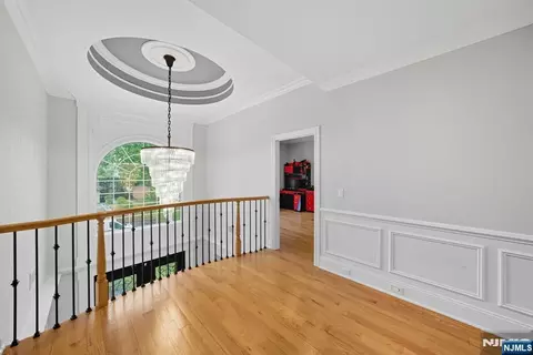 Entry Way - 146 Stuart St, Paramus, NJ 07652 photo 6 of 10