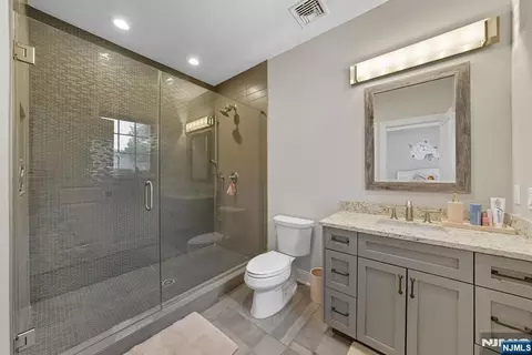 Bath - 146 Stuart St, Paramus, NJ 07652 photo 5 of 5