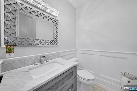 Entry Way - 146 Stuart St, Paramus, NJ 07652 photo 8 of 10