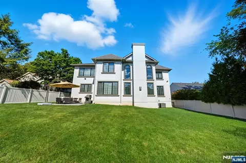 Exterior - 146 Stuart St, Paramus, NJ 07652 photo 5 of 6