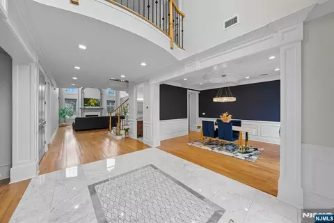 Entry Way - 146 Stuart St, Paramus, NJ 07652 photo 2 of 10