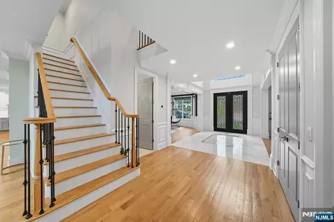 Entry Way - 146 Stuart St, Paramus, NJ 07652 photo 7 of 10