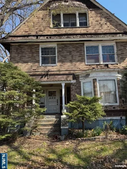 600 Park Ave, East Orange, NJ 07017