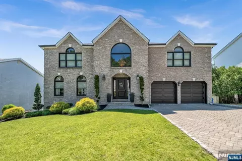 22 Fox Boro Rd, Wayne, NJ 07470