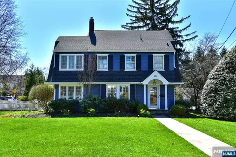 352 Fairway Rd, Ridgewood, NJ 07450