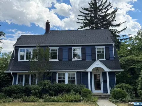352 Fairway Rd, Ridgewood, NJ 07450