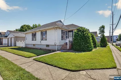 4-16 Bergen Ave, Fair Lawn, NJ 07410