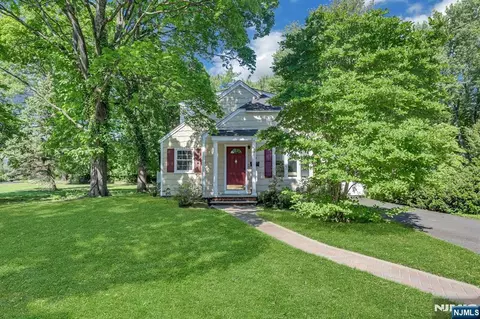 19 Harsen Rd, Tenafly, NJ 07670