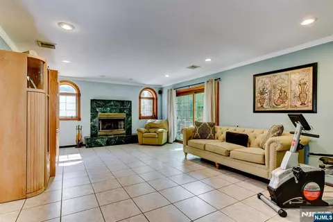 Living - 11 Yellow Brick Rd, Wayne, NJ 07470 photo 4 of 5