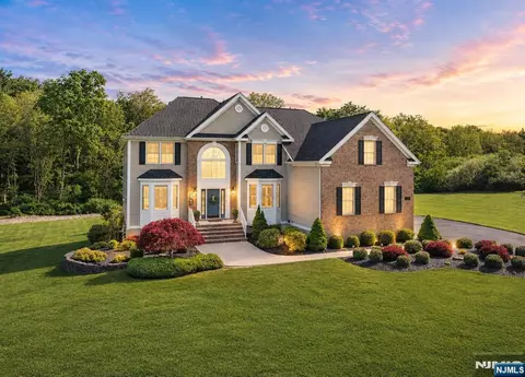 16 Saint Andrews Ct, Flanders, NJ 07836