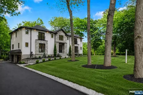 165 Hickory Ln, Closter, NJ 07624