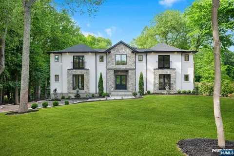 165 Hickory Ln, Closter, NJ 07624