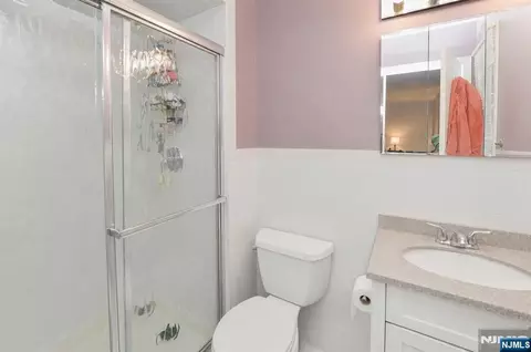 Bath - 85 Primrose Ln, Paramus, NJ 07652 photo 2 of 3