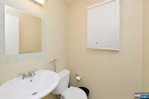 Bath - 85 Primrose Ln, Paramus, NJ 07652 photo 3 of 3
