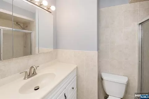 Bath - 85 Primrose Ln, Paramus, NJ 07652 photo 1 of 3