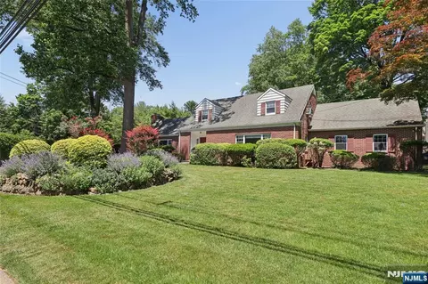 1 S Park Dr, Tenafly, NJ 07670