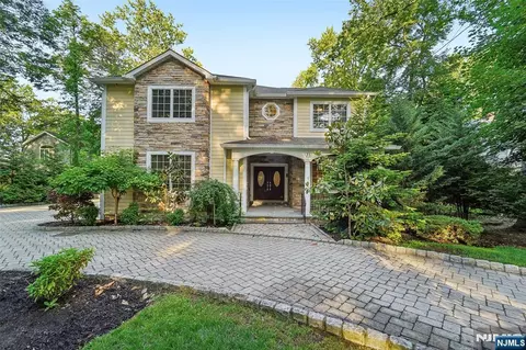 35 Franklin Tpke, Allendale, NJ 07401