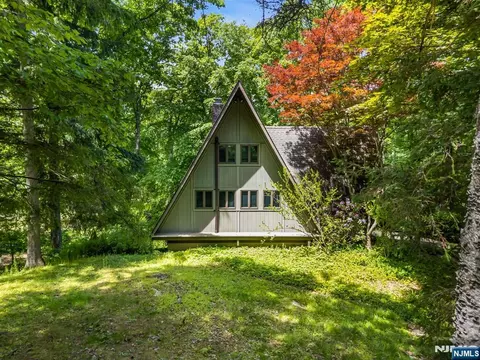 56 High Hill Rd, Tuxedo Park, NY 10987