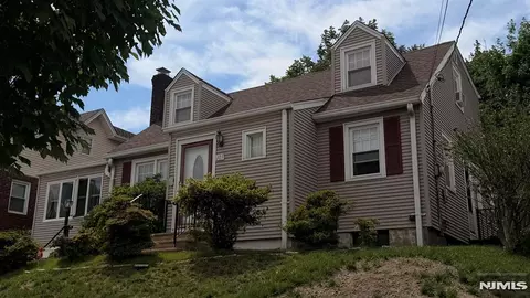 103 6th St, Wood Ridge, NJ 07075