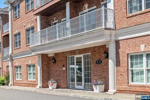 1302 Rio Vista Ln, Northvale, NJ 07647