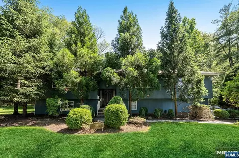 300 Lake Shore Dr, Haworth, NJ 07641