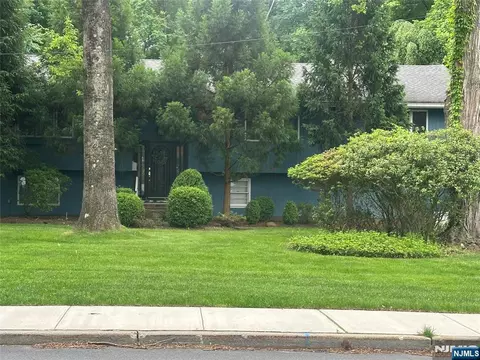 300 Lake Shore Dr, Haworth, NJ 07641