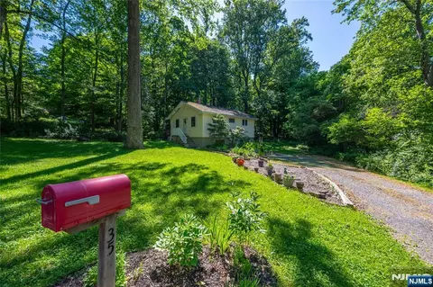 35 Windy Bush Ln, Sparta, NJ 07871