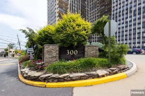 300 Winston Dr #1418, Cliffside Park, NJ 07010
