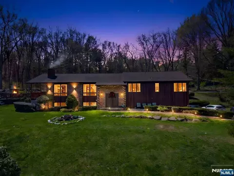 121 Doremus Rd, Oak Ridge, NJ 07438