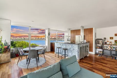 6050 Boulevard E #4C, West New York, NJ 07093