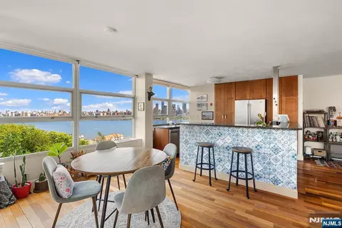 6050 Boulevard E #4C, West New York, NJ 07093