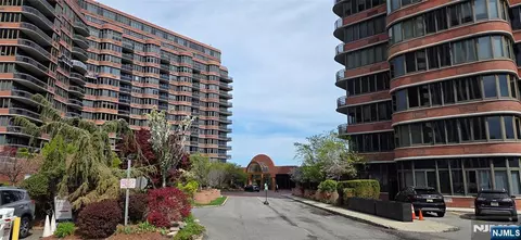 100 Carlyle #VG6, Cliffside Park, NJ 07010