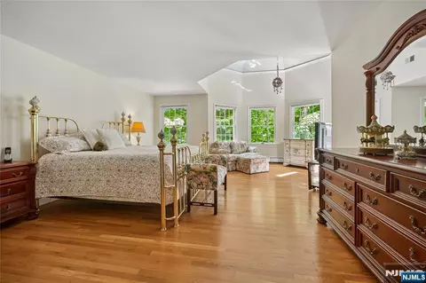 Bedroom - 519 E Saddle River Rd, Saddle River, NJ 07458 photo 2 of 5