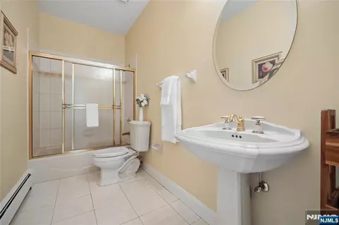 Bath - 519 E Saddle River Rd, Saddle River, NJ 07458 photo 1 of 4