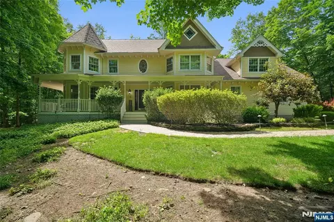 Exterior - 519 E Saddle River Rd, Saddle River, NJ 07458 photo 2 of 8